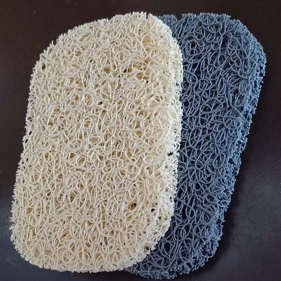 Brookstone Soap Almond's goat milk w/ mildew free soap holder - Picture 3 of 3